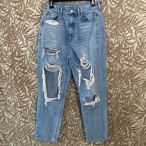 American Eagle Highest Rise Mom Jean size 4 short